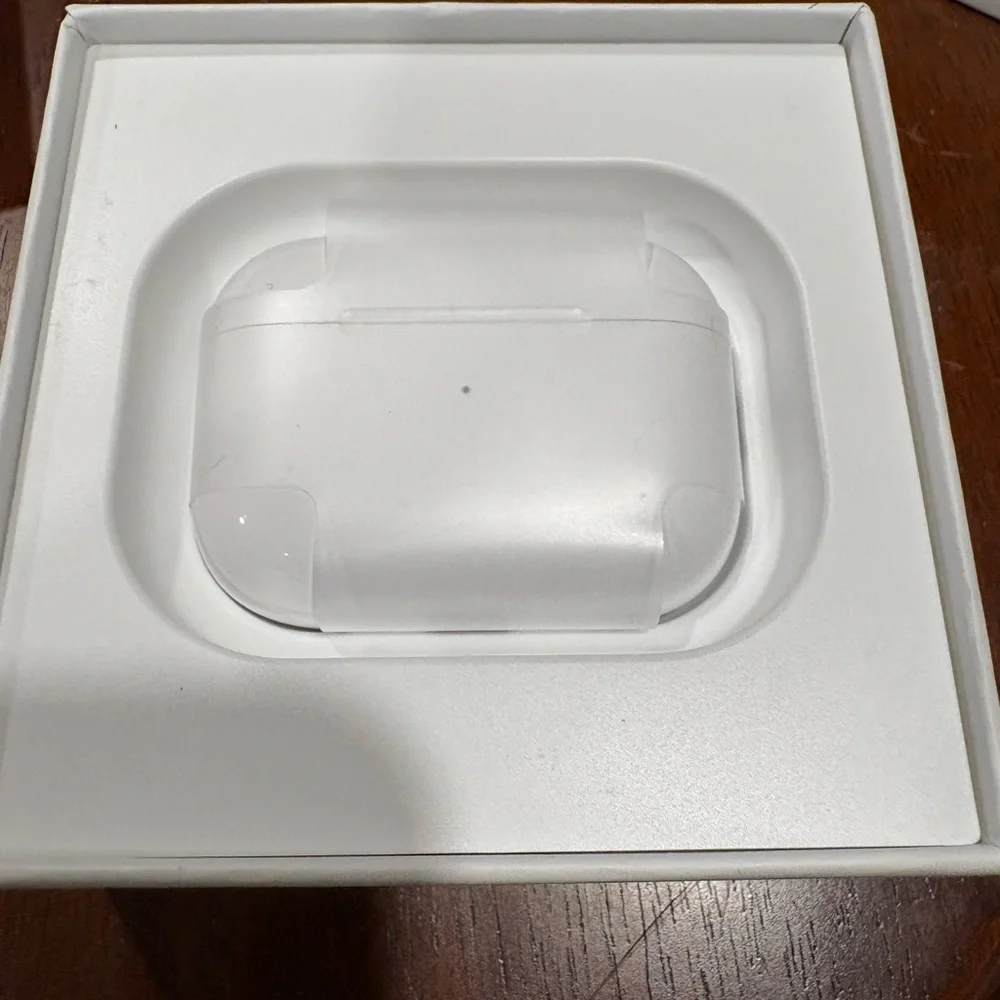 Apple AirPods Pro with MagSafe Charging Case